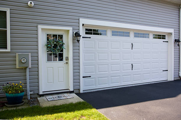 24/7 Emergency Garage Door Panel Replacement experts in Laurium, MI